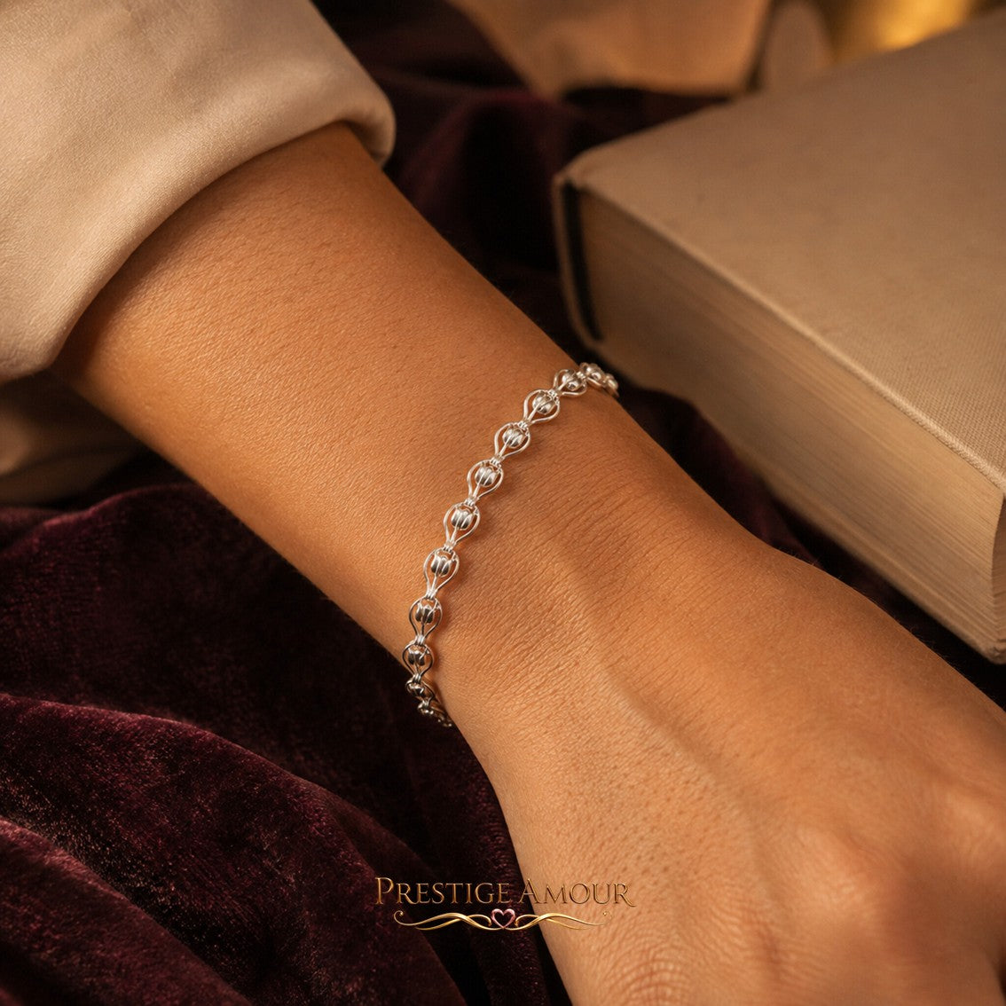 Laura Ashley Tulip Chain Bracelet – detail view 3